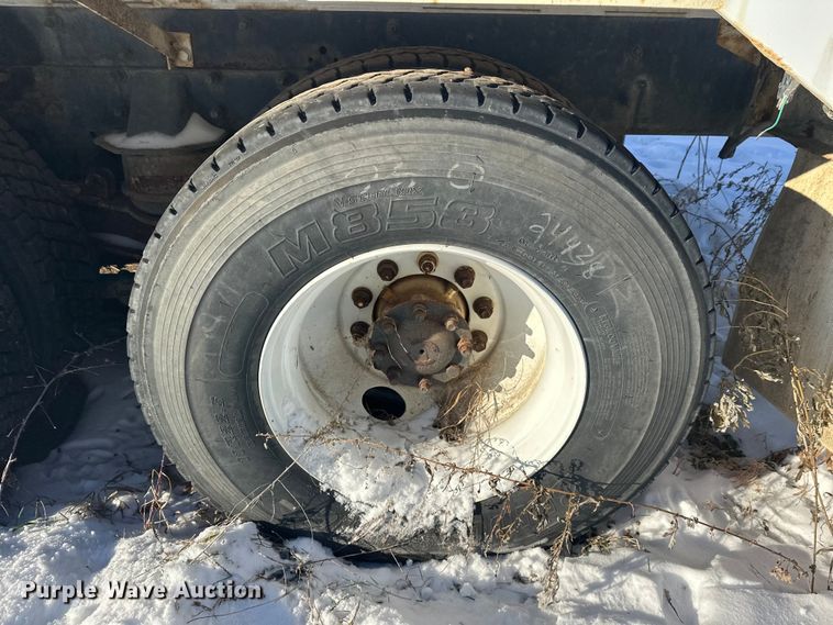 image for item DT6468 2005 International 5500i ready mix truck