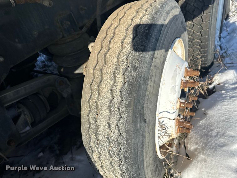 image for item DT6468 2005 International 5500i ready mix truck