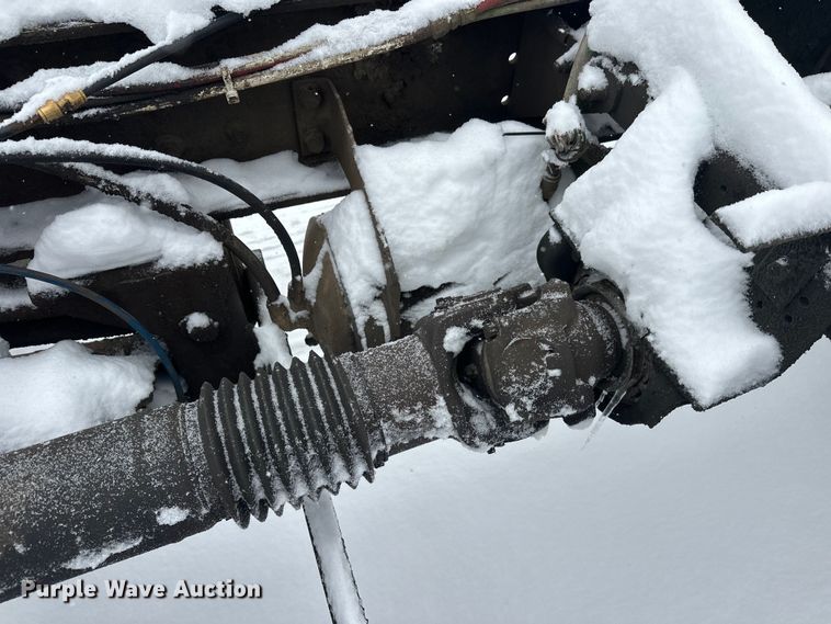 image for item DT6471 2000 Sterling L9500 truck cab and chassis