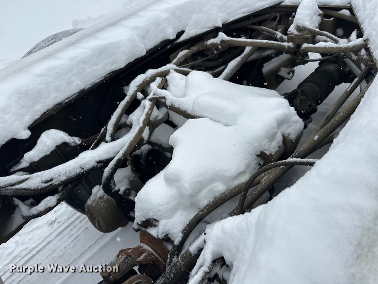 image for item DT6471 2000 Sterling L9500 truck cab and chassis