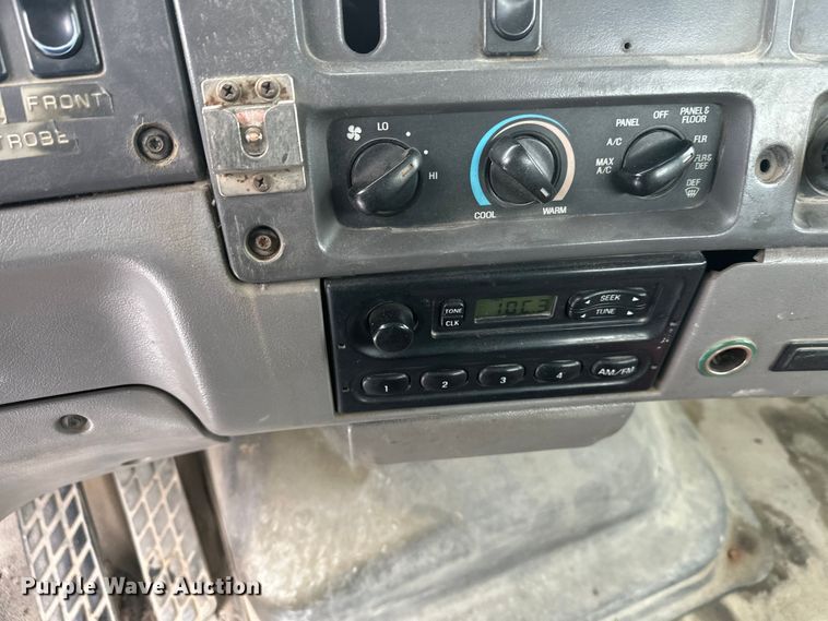 image for item DT6471 2000 Sterling L9500 truck cab and chassis