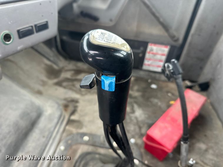 image for item DT6471 2000 Sterling L9500 truck cab and chassis