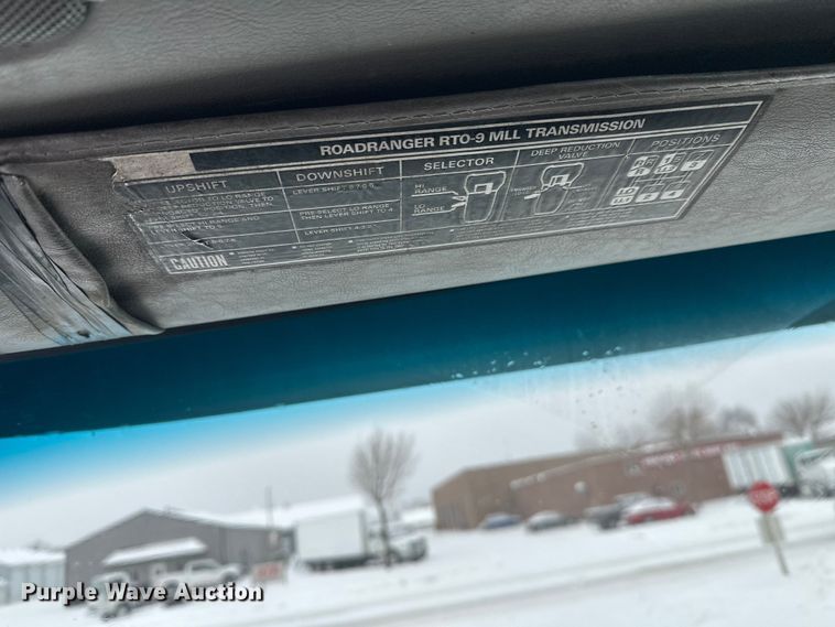 image for item DT6471 2000 Sterling L9500 truck cab and chassis