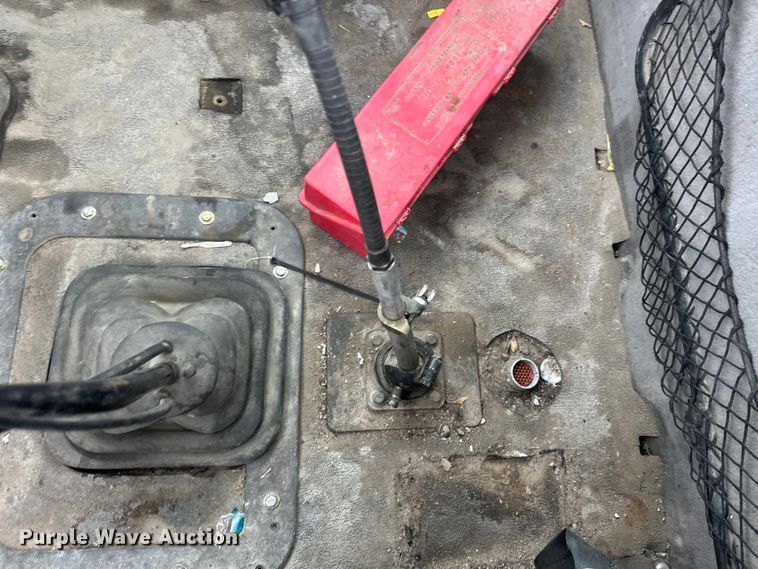 image for item DT6471 2000 Sterling L9500 truck cab and chassis