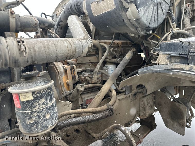 image for item DT6471 2000 Sterling L9500 truck cab and chassis