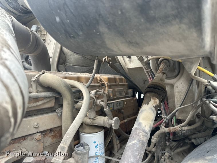 image for item DT6471 2000 Sterling L9500 truck cab and chassis