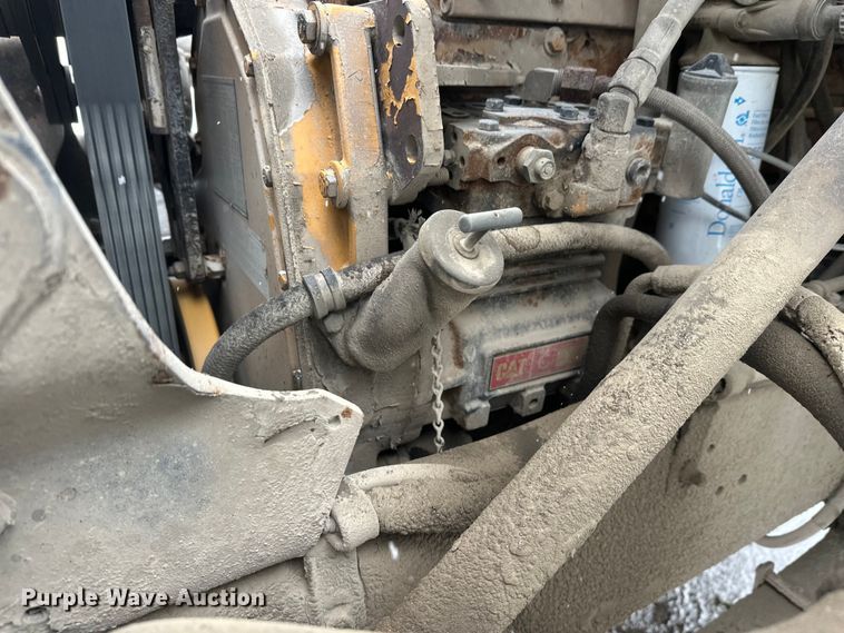 image for item DT6471 2000 Sterling L9500 truck cab and chassis