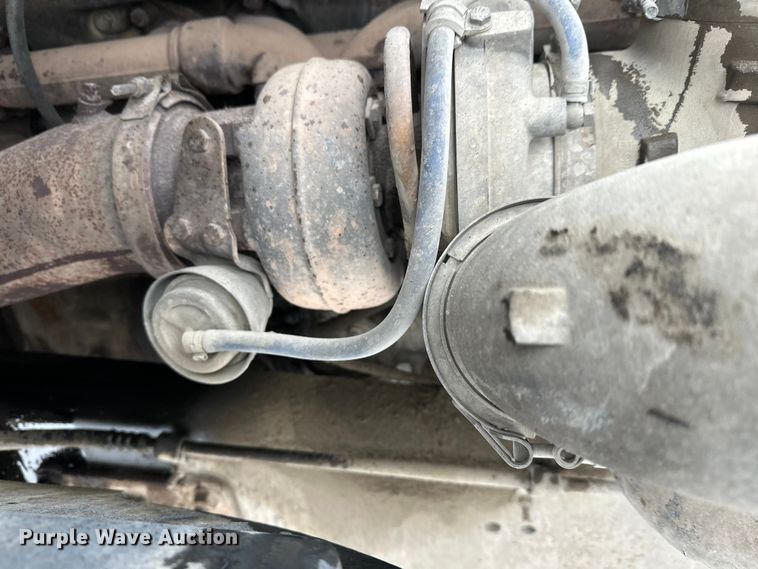 image for item DT6471 2000 Sterling L9500 truck cab and chassis