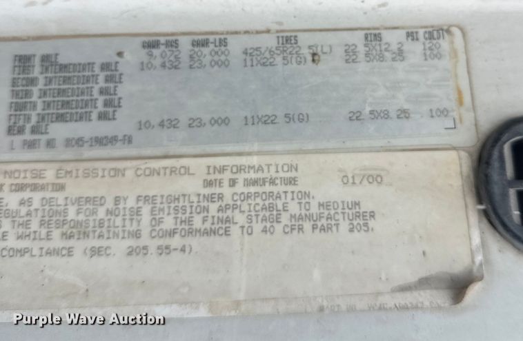 image for item DT6471 2000 Sterling L9500 truck cab and chassis