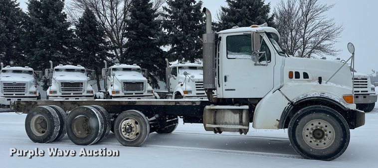 image for item DT6472 2000 Sterling L9500 truck cab and chassis