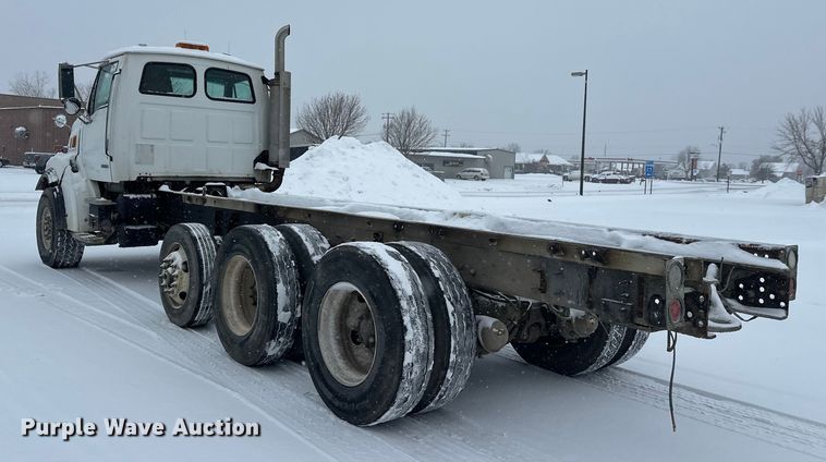 image for item DT6472 2000 Sterling L9500 truck cab and chassis