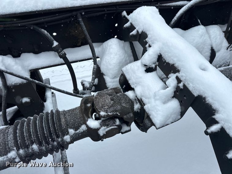 image for item DT6472 2000 Sterling L9500 truck cab and chassis