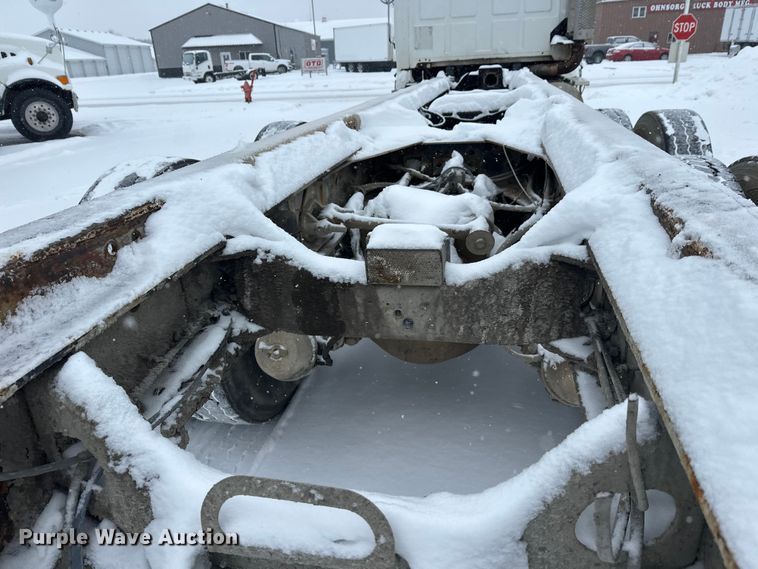 image for item DT6472 2000 Sterling L9500 truck cab and chassis