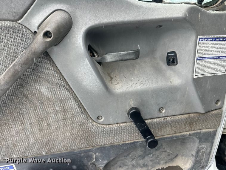 image for item DT6472 2000 Sterling L9500 truck cab and chassis