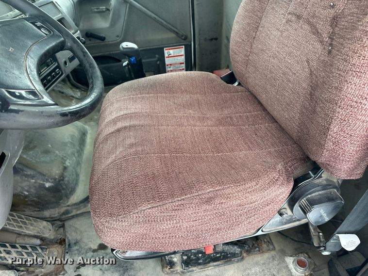 image for item DT6472 2000 Sterling L9500 truck cab and chassis