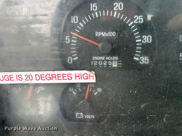 image for item DT6472 2000 Sterling L9500 truck cab and chassis