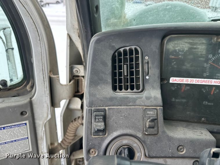 image for item DT6472 2000 Sterling L9500 truck cab and chassis