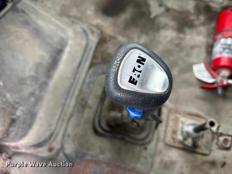 image for item DT6472 2000 Sterling L9500 truck cab and chassis