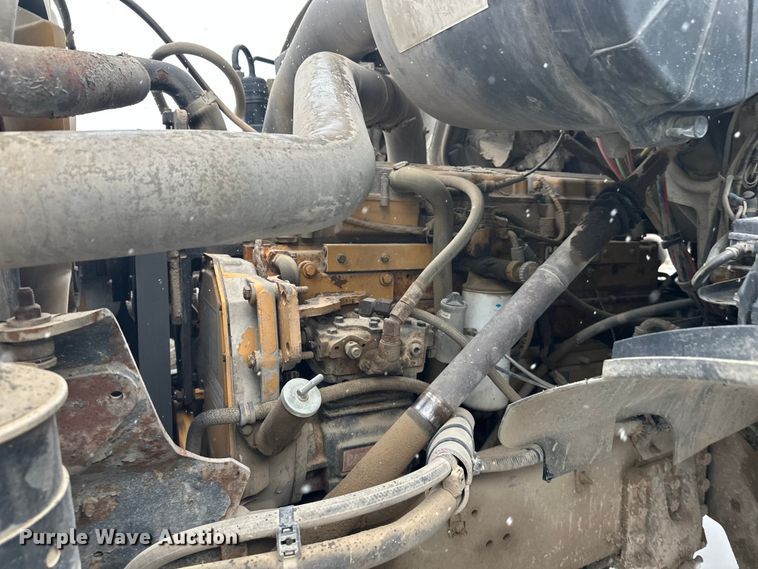 image for item DT6472 2000 Sterling L9500 truck cab and chassis