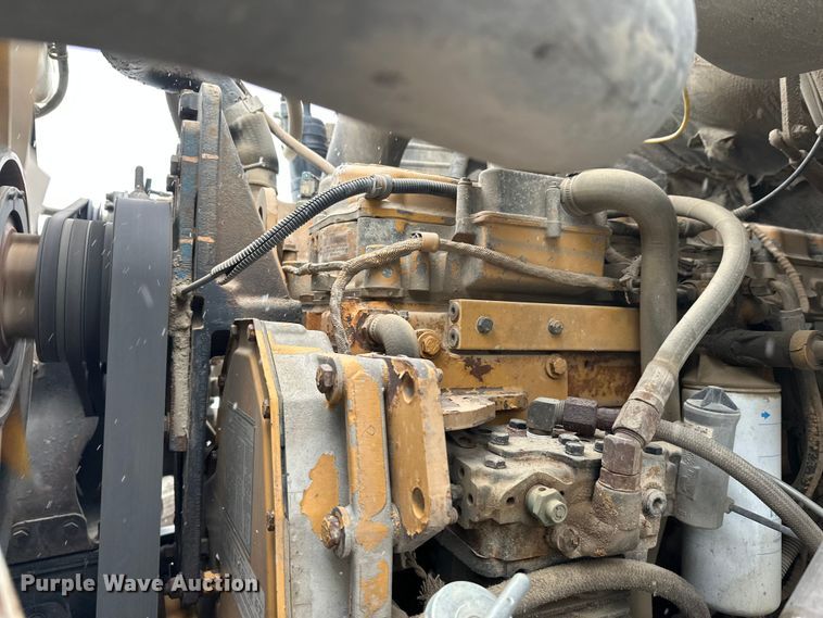 image for item DT6472 2000 Sterling L9500 truck cab and chassis