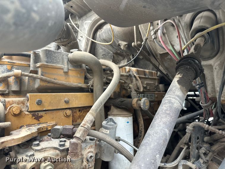 image for item DT6472 2000 Sterling L9500 truck cab and chassis