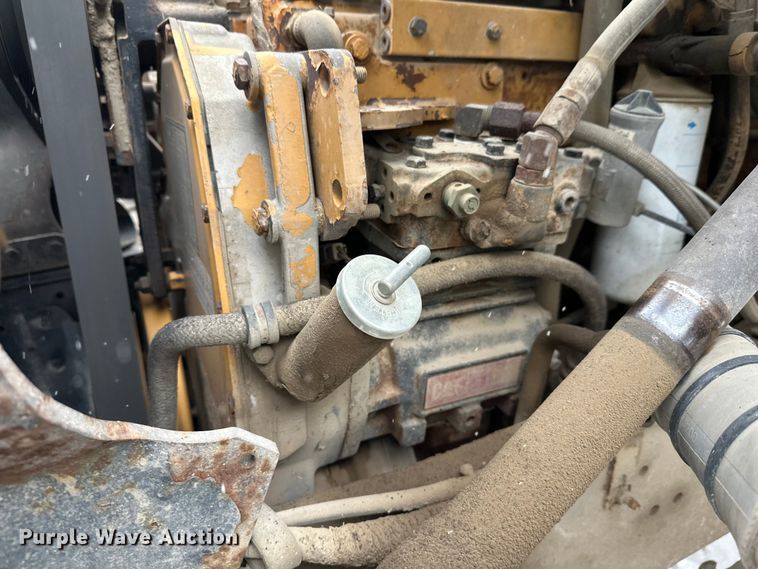 image for item DT6472 2000 Sterling L9500 truck cab and chassis