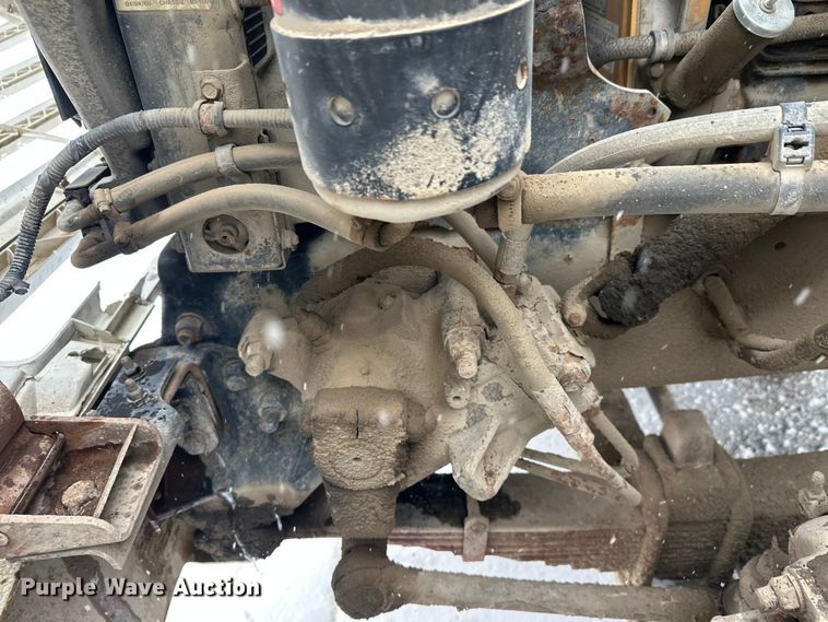 image for item DT6472 2000 Sterling L9500 truck cab and chassis