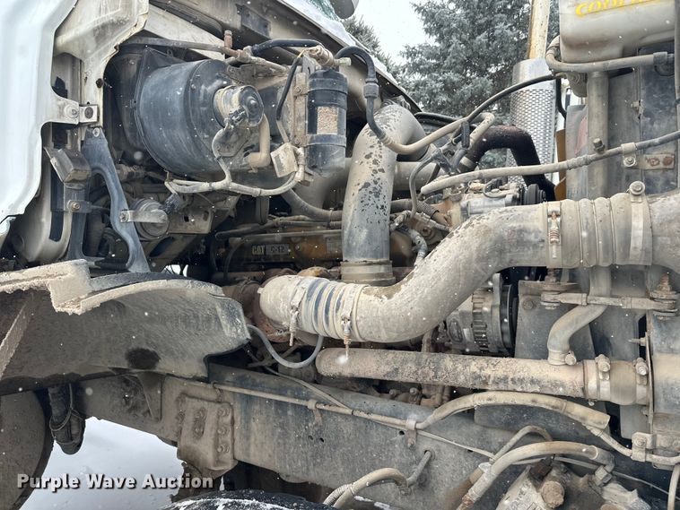 image for item DT6472 2000 Sterling L9500 truck cab and chassis