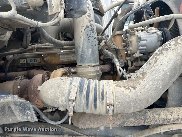 image for item DT6472 2000 Sterling L9500 truck cab and chassis