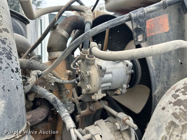 image for item DT6472 2000 Sterling L9500 truck cab and chassis