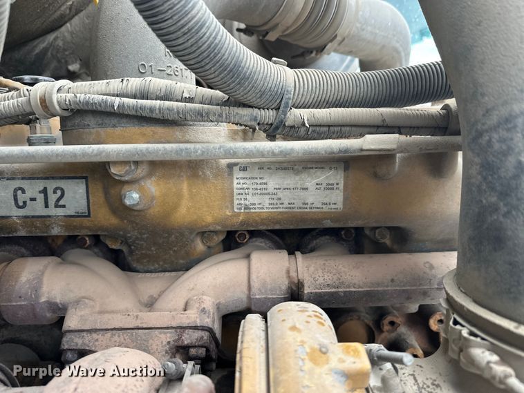 image for item DT6472 2000 Sterling L9500 truck cab and chassis