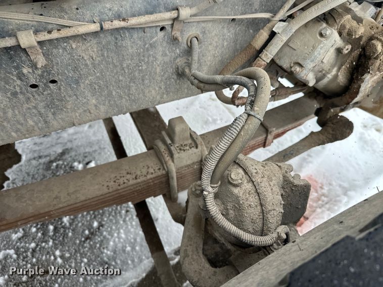 image for item DT6472 2000 Sterling L9500 truck cab and chassis