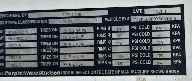 image for item DT6472 2000 Sterling L9500 truck cab and chassis