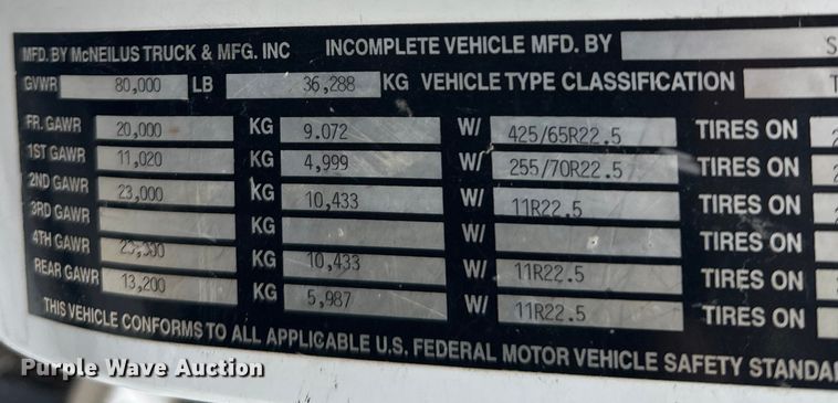 image for item DT6472 2000 Sterling L9500 truck cab and chassis