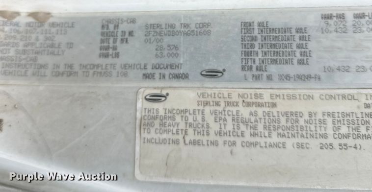 image for item DT6472 2000 Sterling L9500 truck cab and chassis