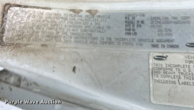 image for item DT6472 2000 Sterling L9500 truck cab and chassis