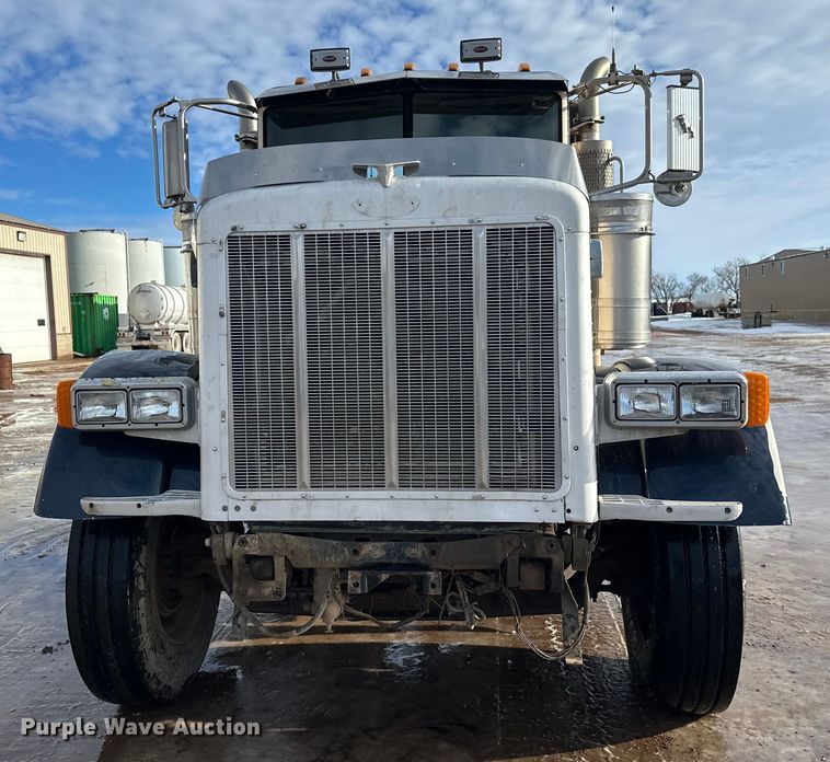 image for item DT6477 2006 Peterbilt 379 winch truck