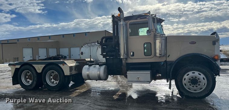 image for item DT6477 2006 Peterbilt 379 winch truck