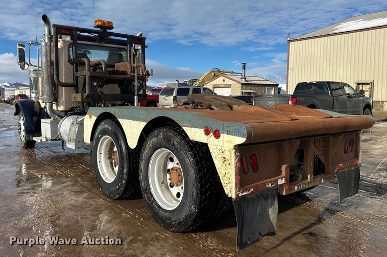 image for item DT6477 2006 Peterbilt 379 winch truck