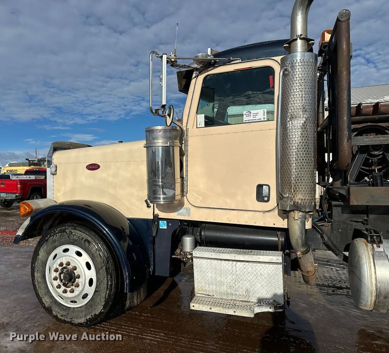 image for item DT6477 2006 Peterbilt 379 winch truck