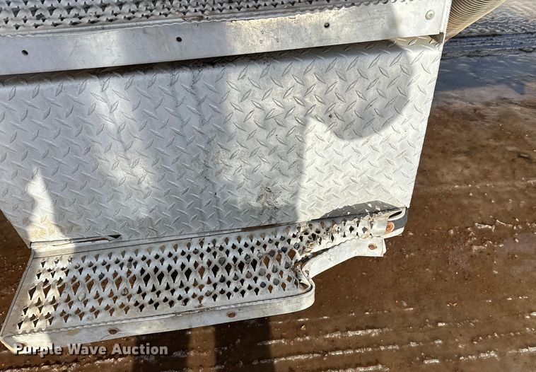 image for item DT6477 2006 Peterbilt 379 winch truck