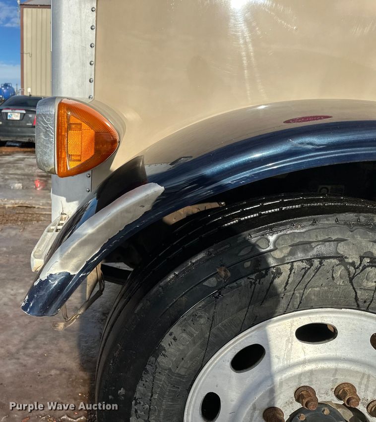 image for item DT6477 2006 Peterbilt 379 winch truck