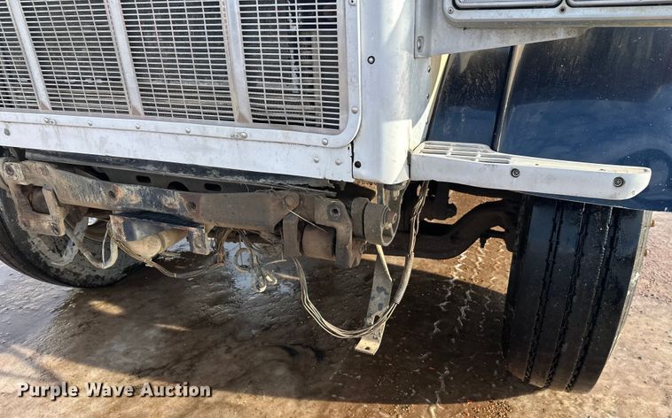 image for item DT6477 2006 Peterbilt 379 winch truck