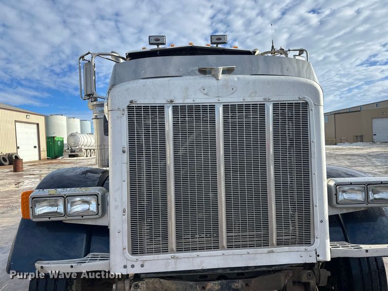 image for item DT6477 2006 Peterbilt 379 winch truck