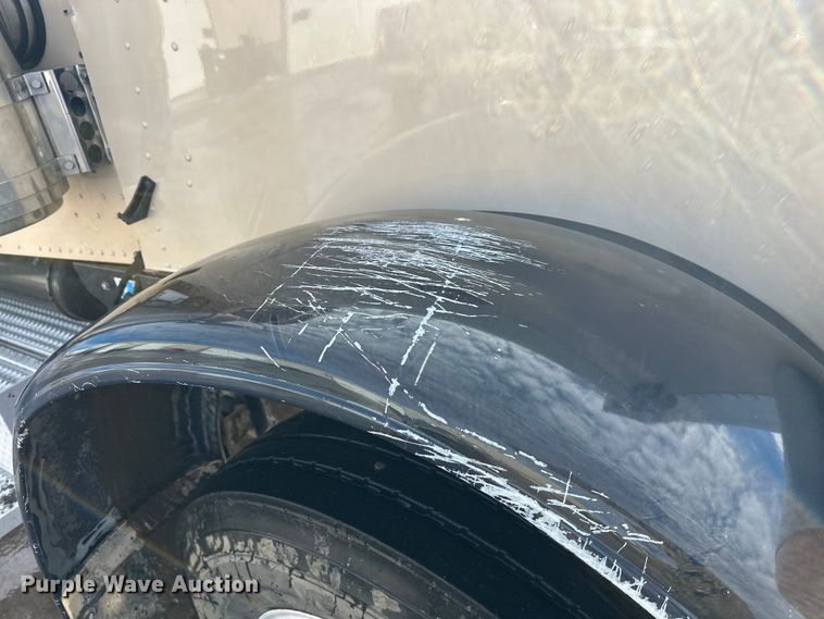 image for item DT6477 2006 Peterbilt 379 winch truck