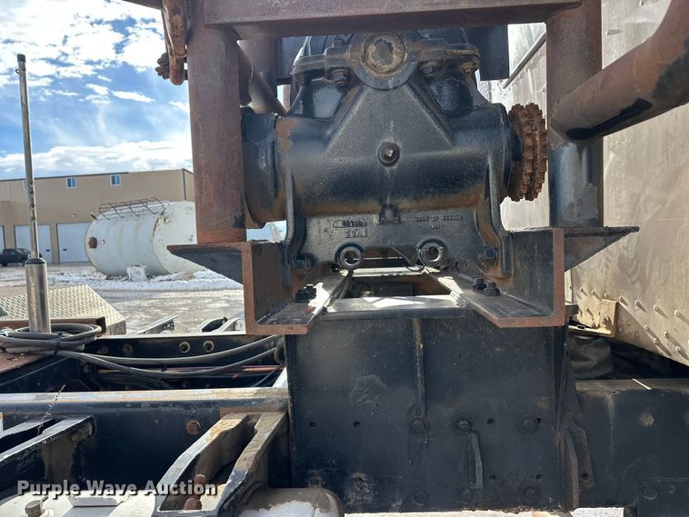 image for item DT6477 2006 Peterbilt 379 winch truck