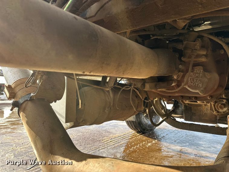 image for item DT6477 2006 Peterbilt 379 winch truck