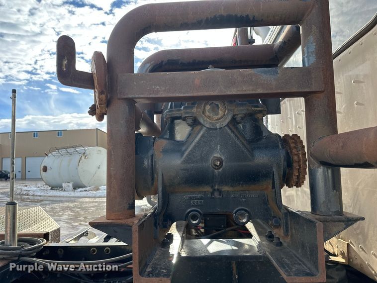 image for item DT6477 2006 Peterbilt 379 winch truck