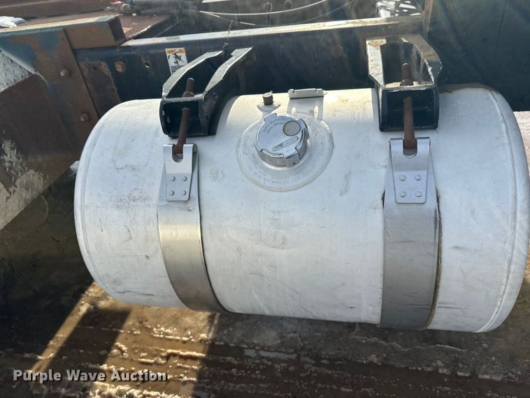 image for item DT6477 2006 Peterbilt 379 winch truck