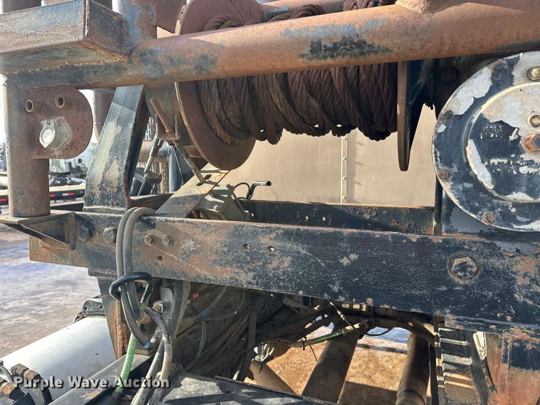 image for item DT6477 2006 Peterbilt 379 winch truck